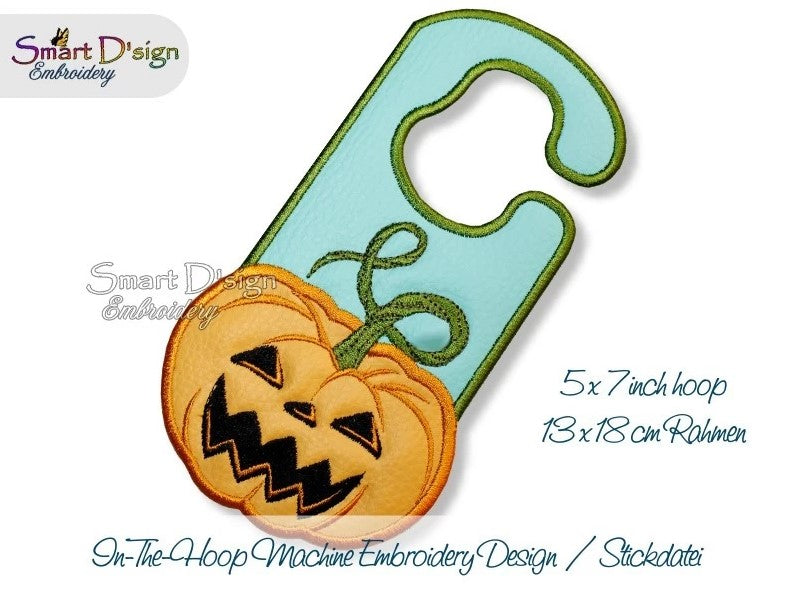 ITH HALLOWEEN DOOR HANGER PUMPKIN